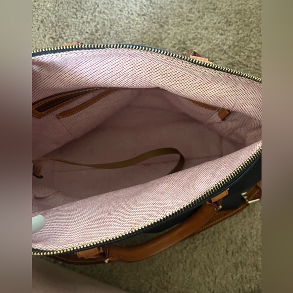 Dooney and bourke satchel crossbody bag - Picture 5 of 5